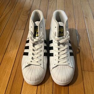 ADIDAS PRO MODEL MEN’S SHOE SIZE 11.5